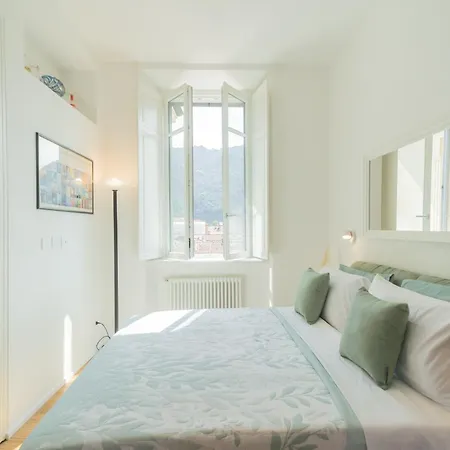 Rooftop Nest In Center By Rent Lägenhet Como