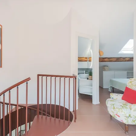 Rooftop Nest In Center By Rent Apartment